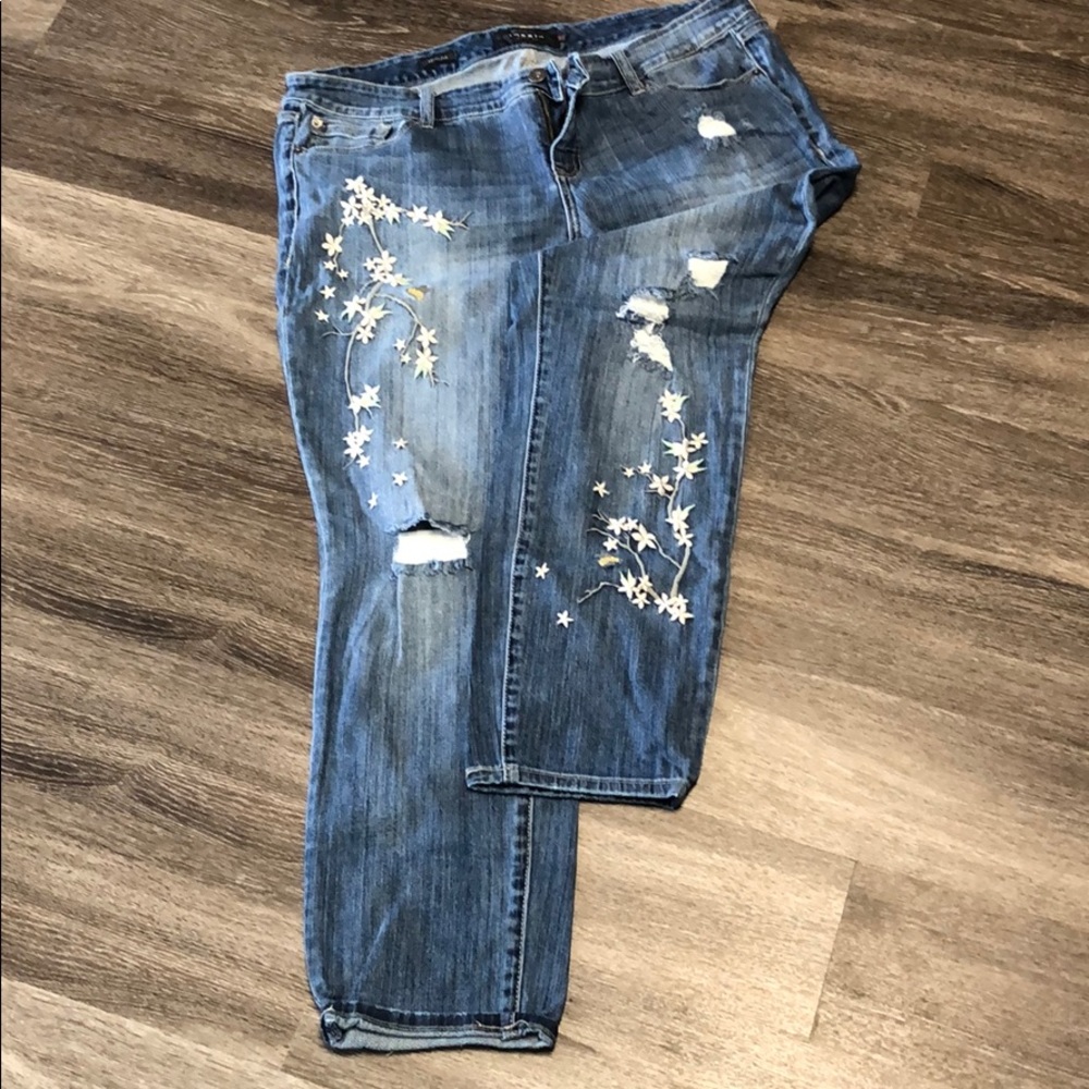 Torrid premium boyfriend embroidered jean